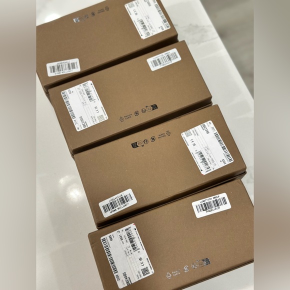 Burberry Sunglass Box Set - Picture 4 of 5